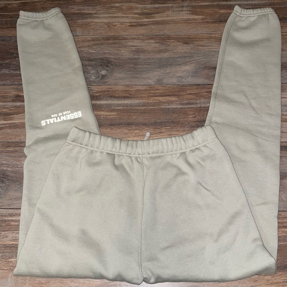 Fear of God Essentials Fleece Lounge Pants - Picture 2 of 8